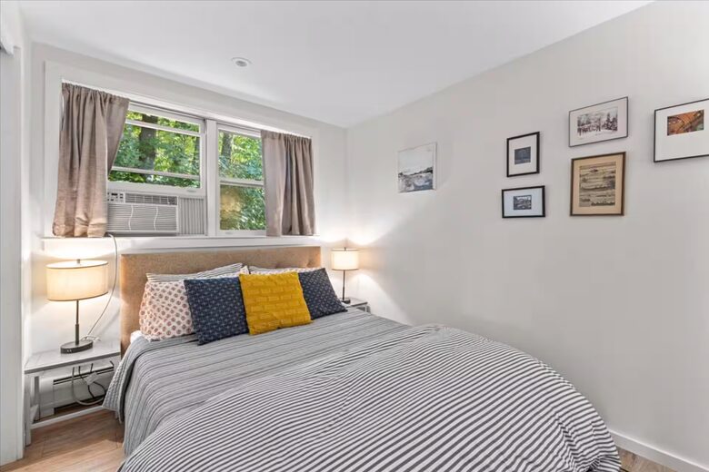 Cozy Mountain Apartment Overlooking Stowe Village - Stowe, United States