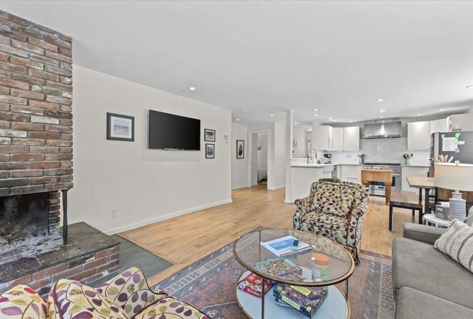 Cozy Mountain Apartment Overlooking Stowe Village - Stowe, United States