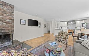 Cozy Mountain Apartment Overlooking Stowe Village - Stowe, United States