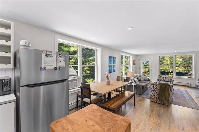 Cozy Mountain Apartment Overlooking Stowe Village - Stowe, United States