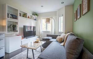 Modern Stay in Iconic Gastown with Courtyard Access - Vancouver, Canada