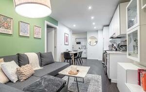 Modern Stay in Iconic Gastown with Courtyard Access - Vancouver, Canada