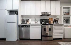 Modern Stay in Iconic Gastown with Courtyard Access - Vancouver, Canada