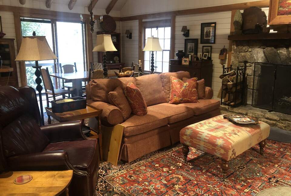 Cozy Highlands Escape on 3 Acres with Creek - Highlands, North Carolina