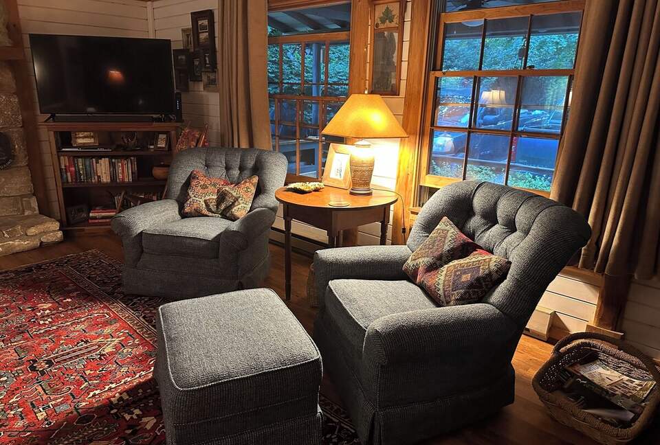 Cozy Highlands Escape on 3 Acres with Creek - Highlands, North Carolina