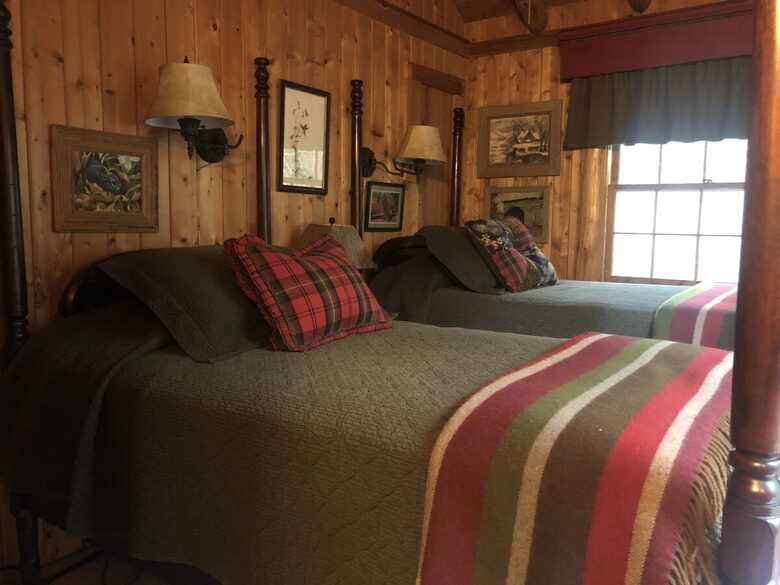 Cozy Highlands Escape on 3 Acres with Creek - Highlands, North Carolina