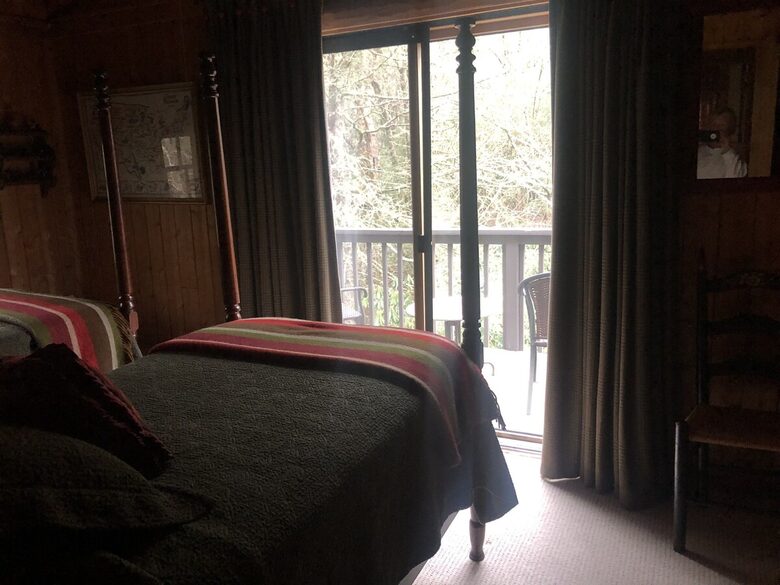 Cozy Highlands Escape on 3 Acres with Creek - Highlands, North Carolina