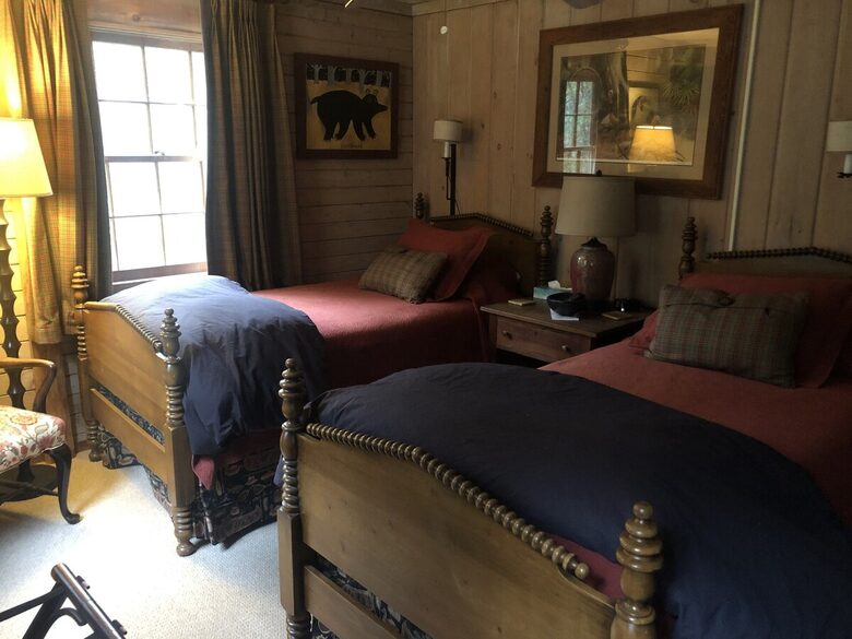 Cozy Highlands Escape on 3 Acres with Creek - Highlands, North Carolina