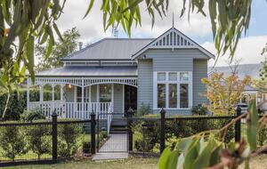 Elegant Victorian Retreat in the Heart of Woodend - Woodend, Australia