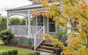 Elegant Victorian Retreat in the Heart of Woodend - Woodend, Australia
