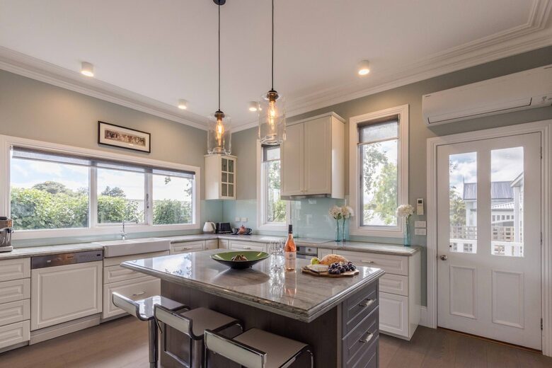 Elegant Victorian Retreat in the Heart of Woodend - Woodend, Australia