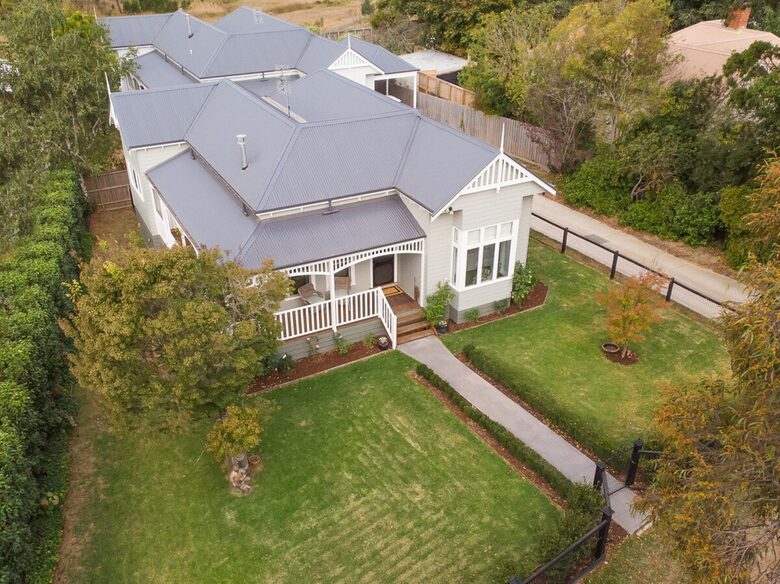 Elegant Victorian Retreat in the Heart of Woodend - Woodend, Australia