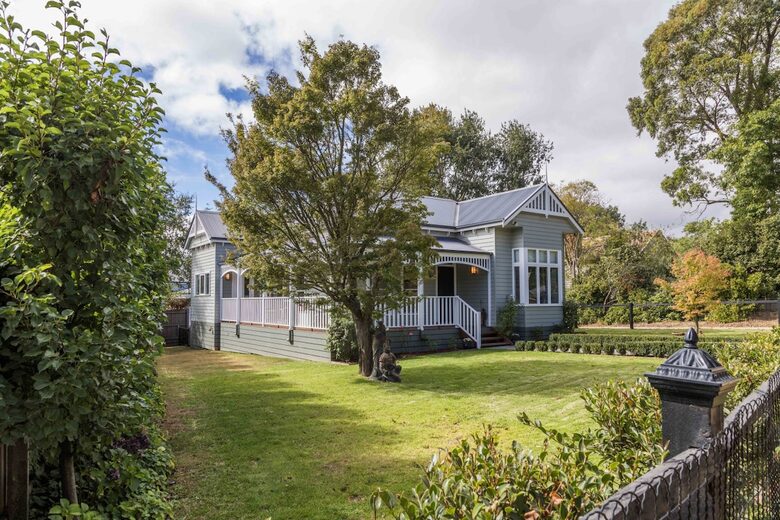 Elegant Victorian Retreat in the Heart of Woodend - Woodend, Australia