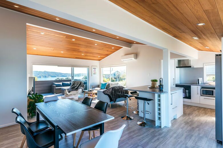 Sophisticated Living Above Te Whau Bay - Waiheke Island, New Zealand