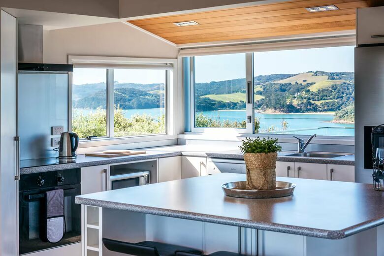 Sophisticated Living Above Te Whau Bay - Waiheke Island, New Zealand