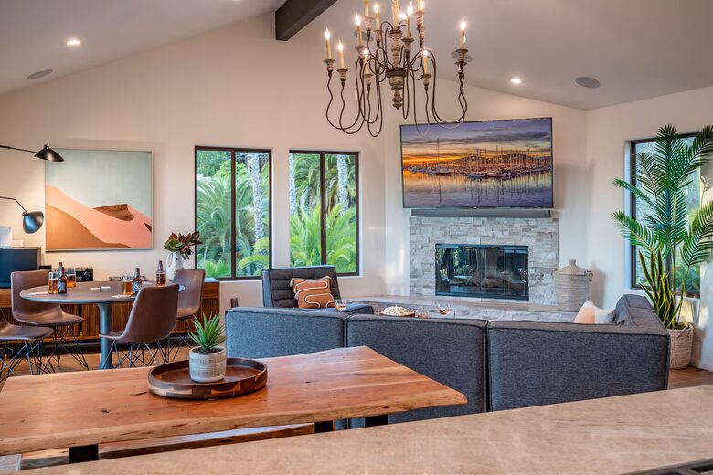 Elegant Santa Barbara Escape Above the Coast - Santa Barbara, California