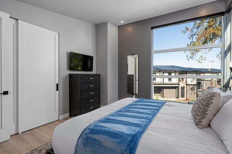 Sunrise Ridge Waterfront Retreat Overlooking Craig Bay - Parksville, Canada