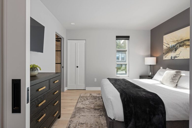 Sunrise Ridge Waterfront Retreat Overlooking Craig Bay - Parksville, Canada