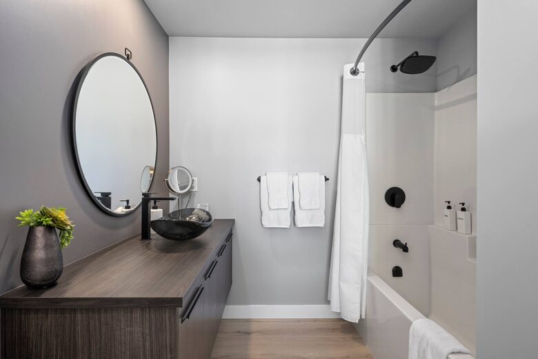 Sunrise Ridge Waterfront Retreat Overlooking Craig Bay - Parksville, Canada