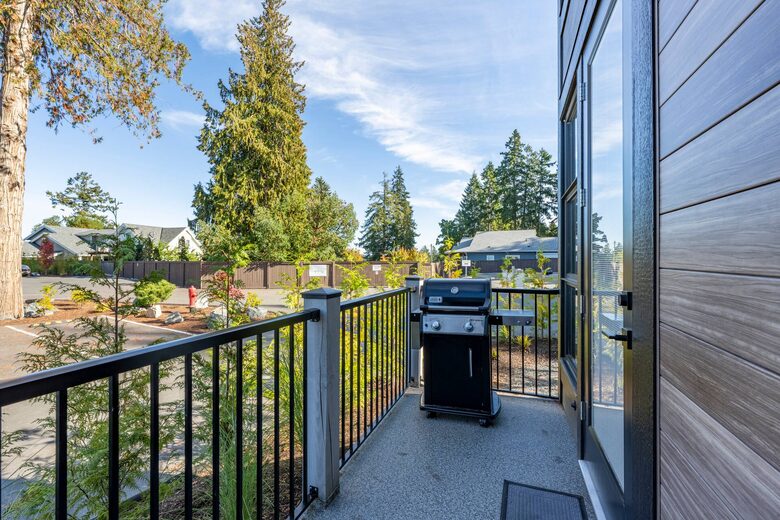 Sunrise Ridge Waterfront Retreat Overlooking Craig Bay - Parksville, Canada