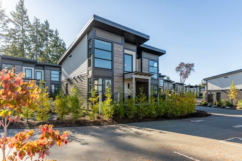 Sunrise Ridge Waterfront Retreat Overlooking Craig Bay - Parksville, Canada