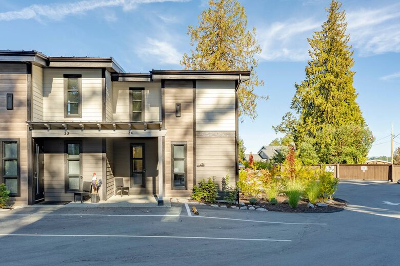 Sunrise Ridge Waterfront Retreat Overlooking Craig Bay - Parksville, Canada