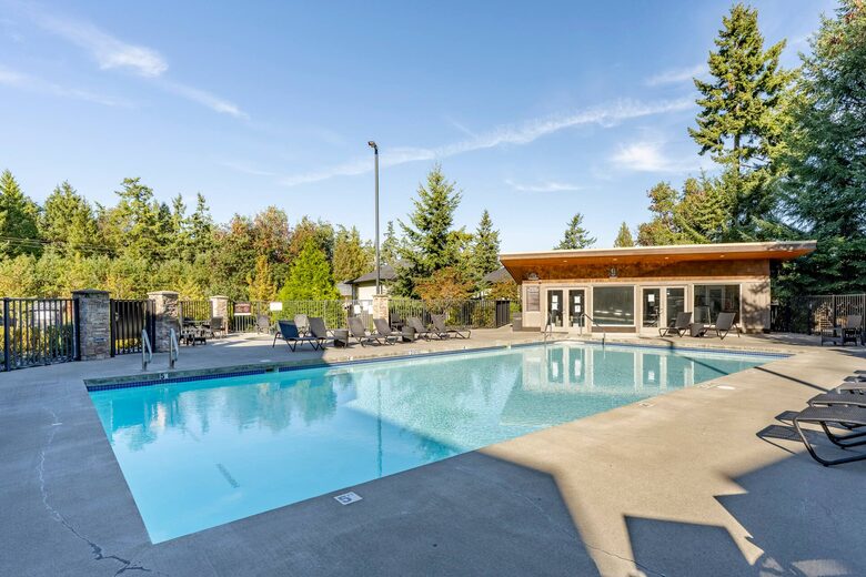 Sunrise Ridge Waterfront Retreat Overlooking Craig Bay - Parksville, Canada