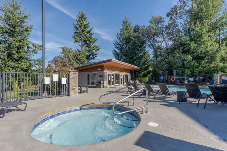 Sunrise Ridge Waterfront Retreat Overlooking Craig Bay - Parksville, Canada
