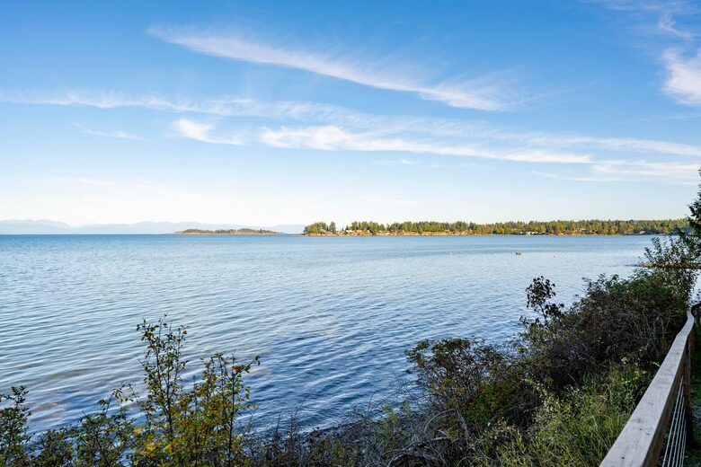 Sunrise Ridge Waterfront Retreat Overlooking Craig Bay - Parksville, Canada