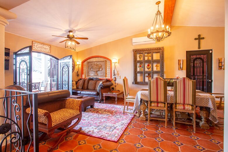 Spanish Colonial Beachfront Retreat in Cruz de Huanacaxtle - Cruz de Huanacaxtle, Mexico