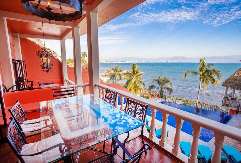 Spanish Colonial Beachfront Retreat in Cruz de Huanacaxtle - Cruz de Huanacaxtle, Mexico