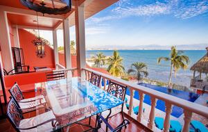 Spanish Colonial Beachfront Retreat in Cruz de Huanacaxtle - Cruz de Huanacaxtle, Mexico