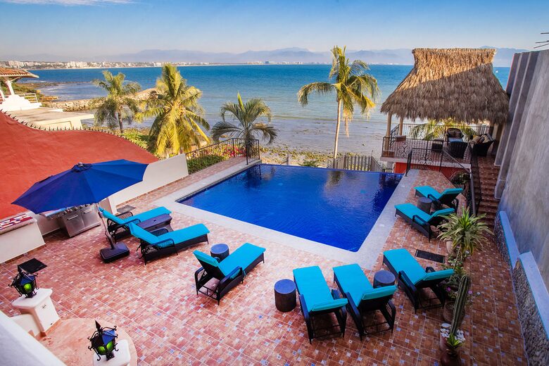Spanish Colonial Beachfront Retreat in Cruz de Huanacaxtle - Cruz de Huanacaxtle, Mexico