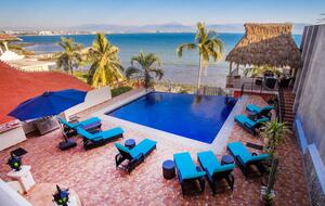 Spanish Colonial Beachfront Retreat in Cruz de Huanacaxtle - Cruz de Huanacaxtle, Mexico