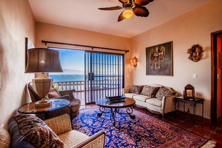 Spanish Colonial Beachfront Retreat in Cruz de Huanacaxtle - Cruz de Huanacaxtle, Mexico