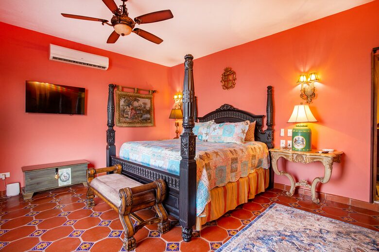 Spanish Colonial Beachfront Retreat in Cruz de Huanacaxtle - Cruz de Huanacaxtle, Mexico