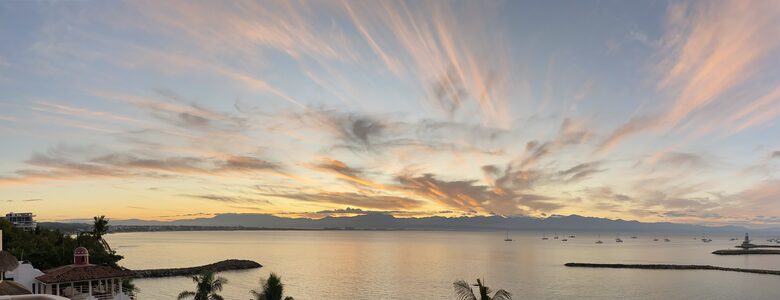 Spanish Colonial Beachfront Retreat in Cruz de Huanacaxtle - Cruz de Huanacaxtle, Mexico