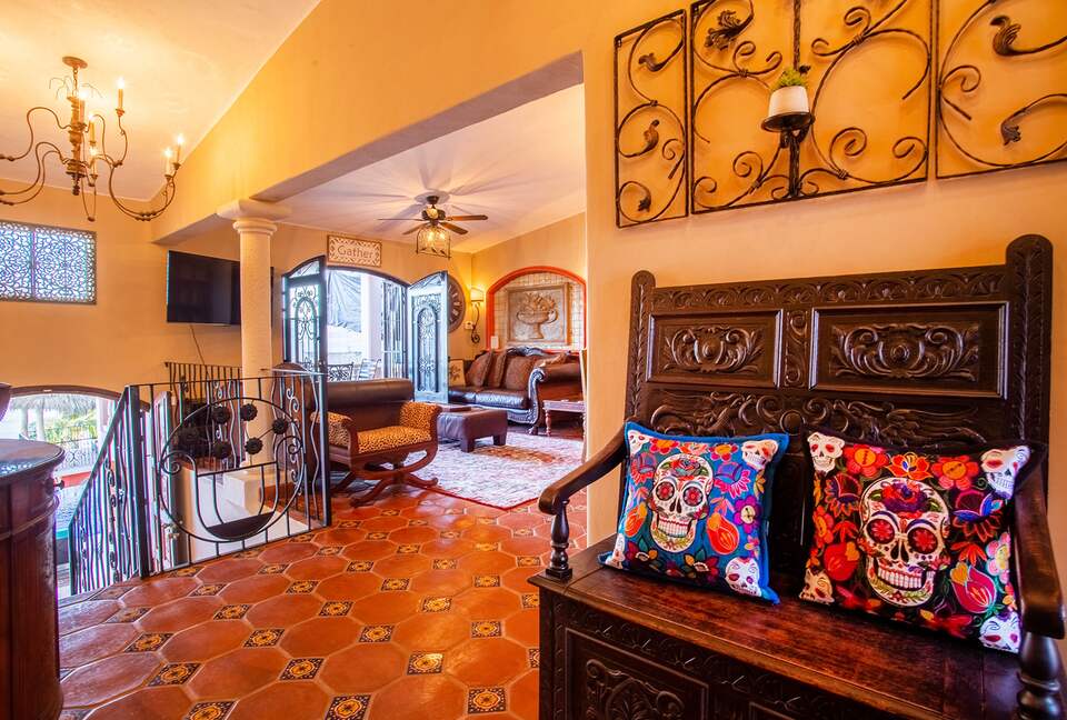 Spanish Colonial Beachfront Retreat in Cruz de Huanacaxtle - Cruz de Huanacaxtle, Mexico