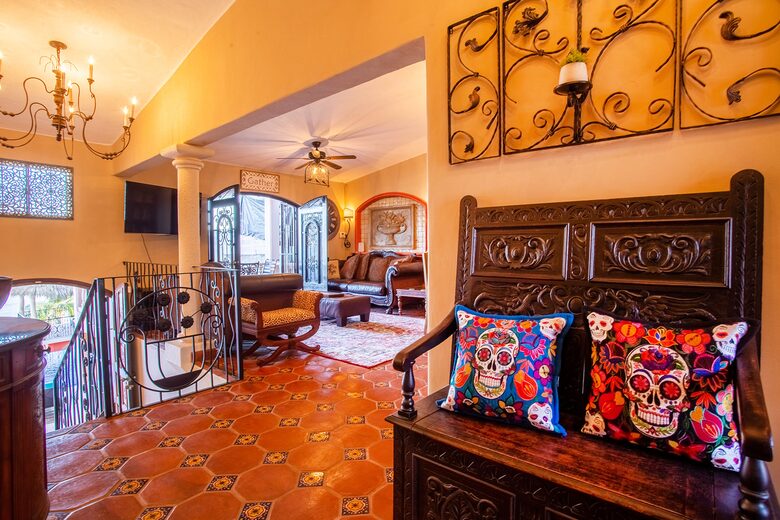 Spanish Colonial Beachfront Retreat in Cruz de Huanacaxtle - Cruz de Huanacaxtle, Mexico