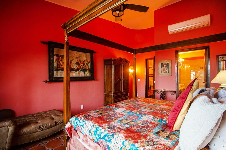 Spanish Colonial Beachfront Retreat in Cruz de Huanacaxtle - Cruz de Huanacaxtle, Mexico