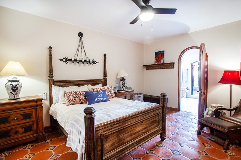 Spanish Colonial Beachfront Retreat in Cruz de Huanacaxtle - Cruz de Huanacaxtle, Mexico