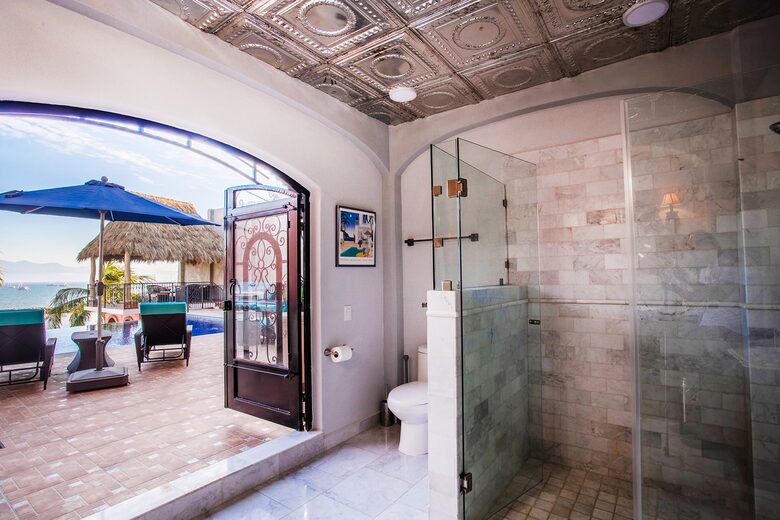 Spanish Colonial Beachfront Retreat in Cruz de Huanacaxtle - Cruz de Huanacaxtle, Mexico