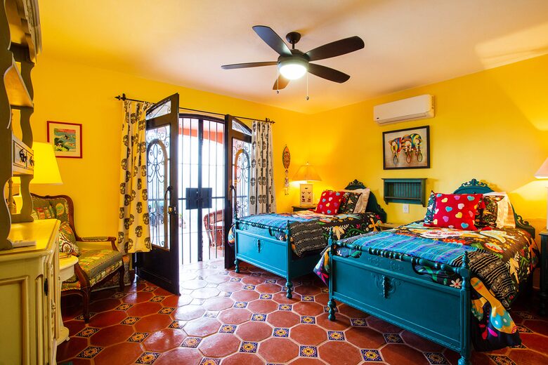 Spanish Colonial Beachfront Retreat in Cruz de Huanacaxtle - Cruz de Huanacaxtle, Mexico