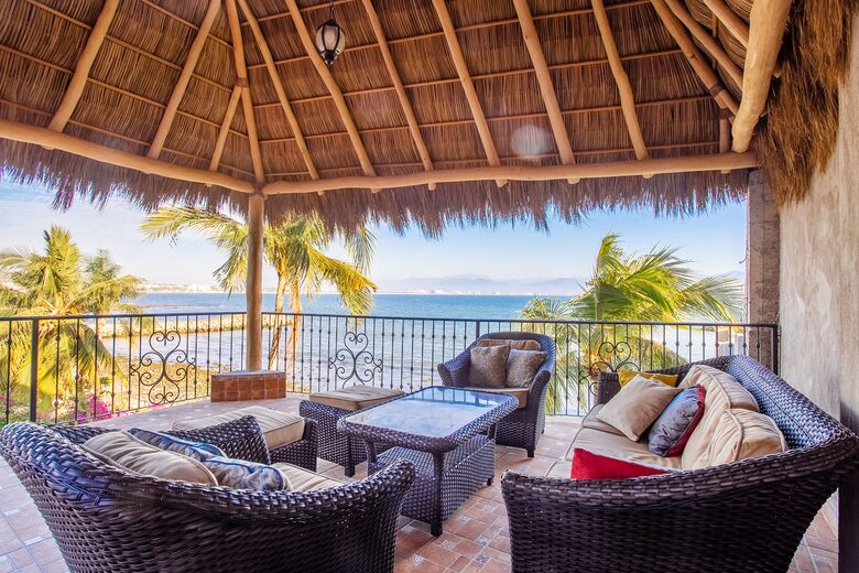 Spanish Colonial Beachfront Retreat in Cruz de Huanacaxtle - Cruz de Huanacaxtle, Mexico