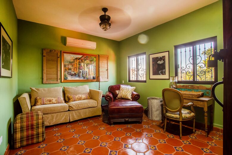 Spanish Colonial Beachfront Retreat in Cruz de Huanacaxtle - Cruz de Huanacaxtle, Mexico