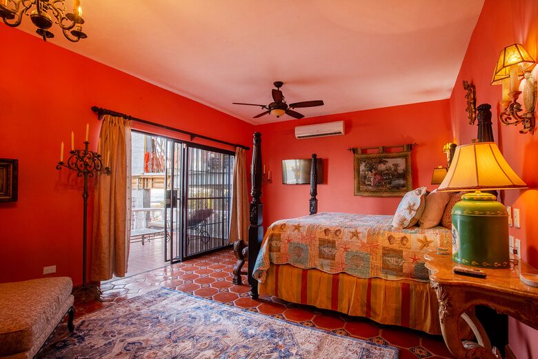 Spanish Colonial Beachfront Retreat in Cruz de Huanacaxtle - Cruz de Huanacaxtle, Mexico