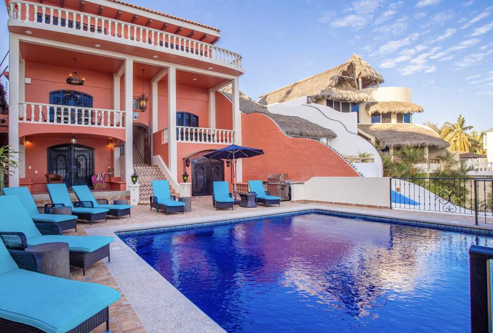 Spanish Colonial Beachfront Retreat in Cruz de Huanacaxtle - Cruz de Huanacaxtle, Mexico