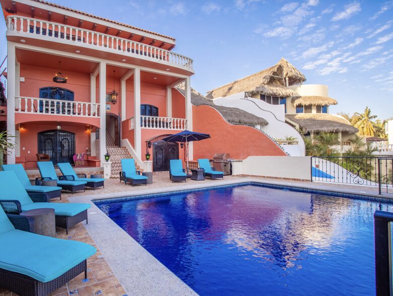 Spanish Colonial Beachfront Retreat in Cruz de Huanacaxtle - Cruz de Huanacaxtle, Mexico