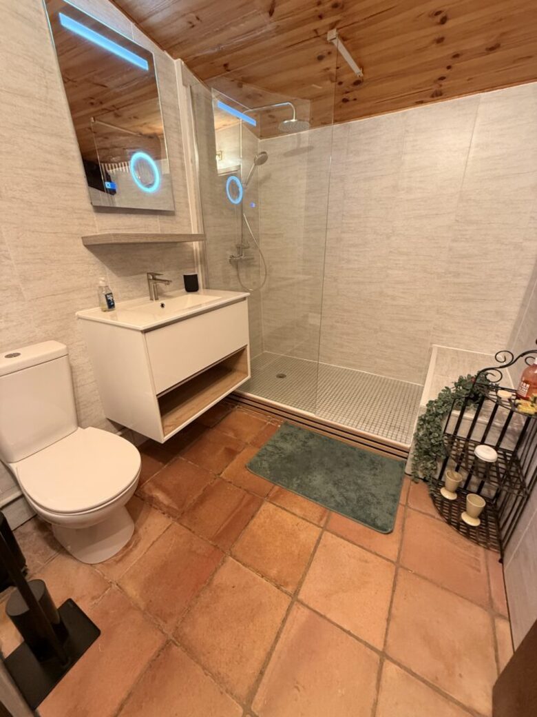 Elegant French Home with Heated Pool & Vineyard Views - Saint-Sernin, France