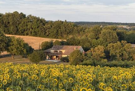 Elegant French Home with Heated Pool & Vineyard Views - Saint-Sernin, France